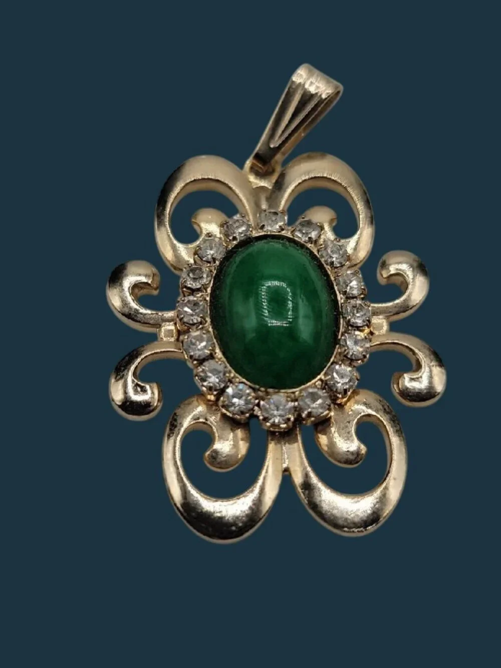 VTG Costume Jewelry Pendant Green Oval Cabochon Gold Tone Openwork Filigree Halo